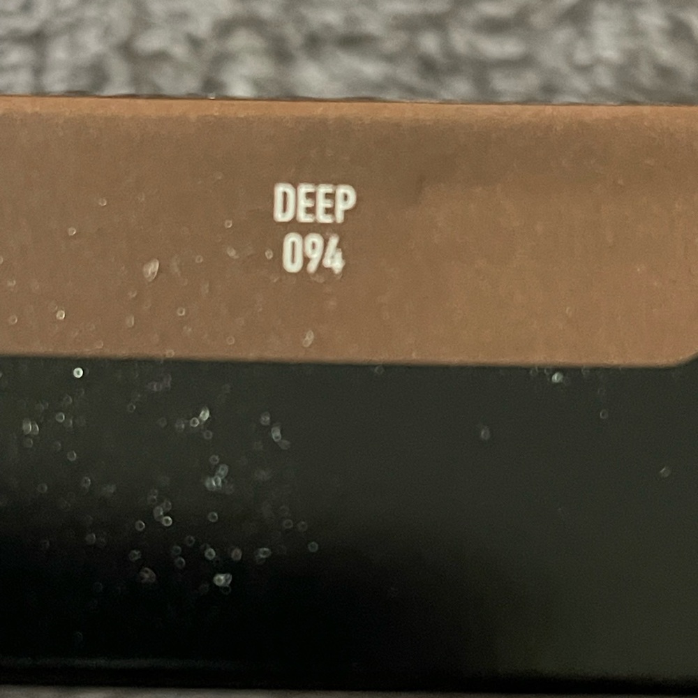 KVD Deep 094 GOOD APPLE FULL-COVERAGE FOUNDATION - Picture 4 of 5